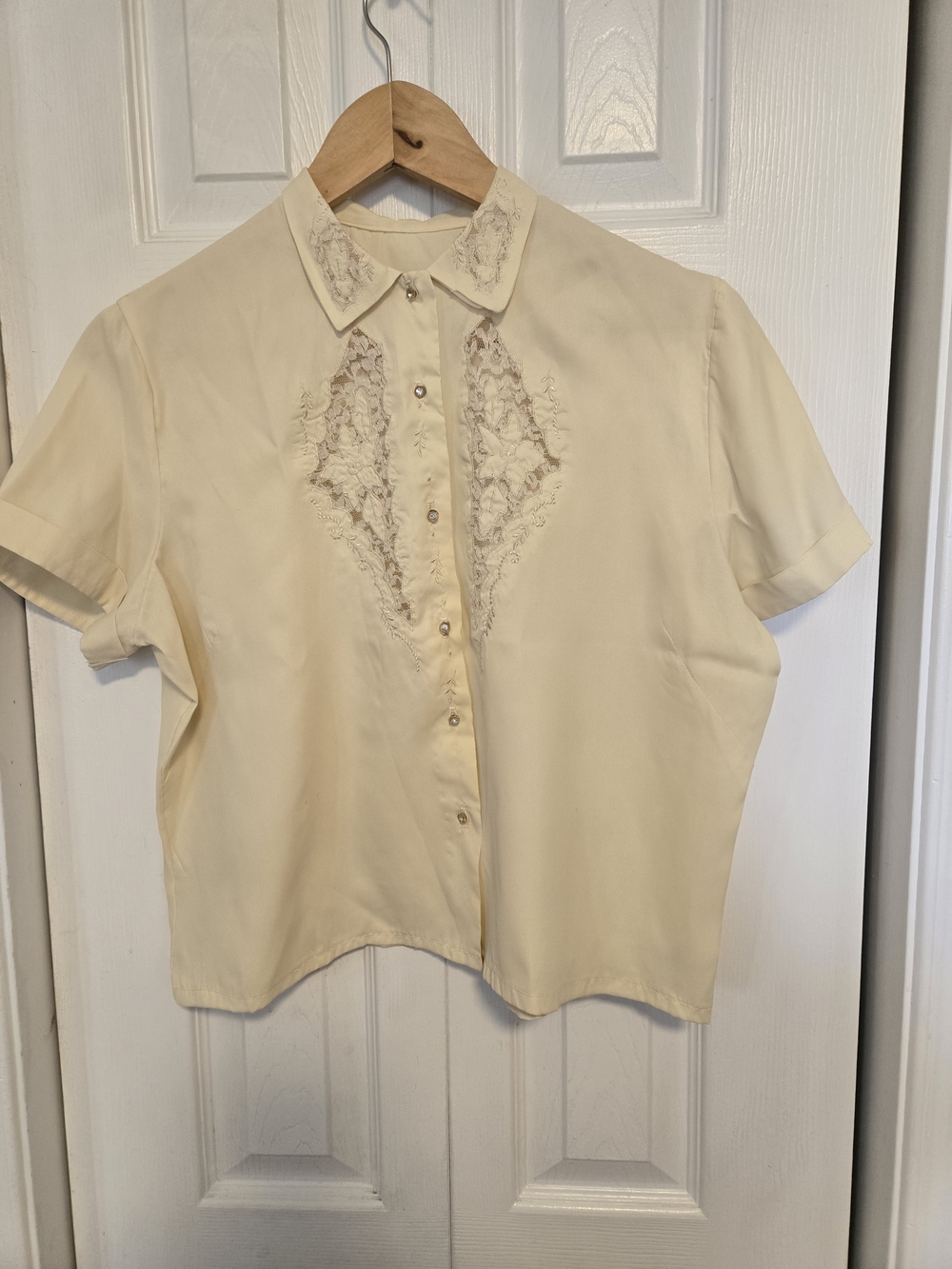 1950s Cream Lace-Trim Short Sleeve Blouse with Little Diamante Buttons LG